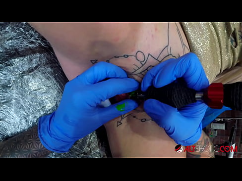 ❤️ Sully Savage oo aad u tattooed ayaa Kintirkeeda ku sawirtay tattoo Muqaal dabada %so.kenhdammy.top ❤